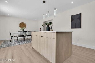 60 Birch St in Beachwood, NJ - Foto de edificio - Building Photo