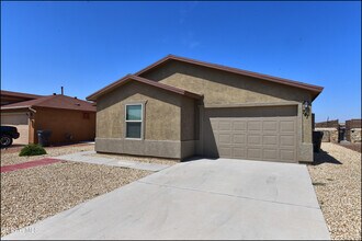 741 Nuevo Desierto Dr in Horizon City, TX - Foto de edificio - Building Photo