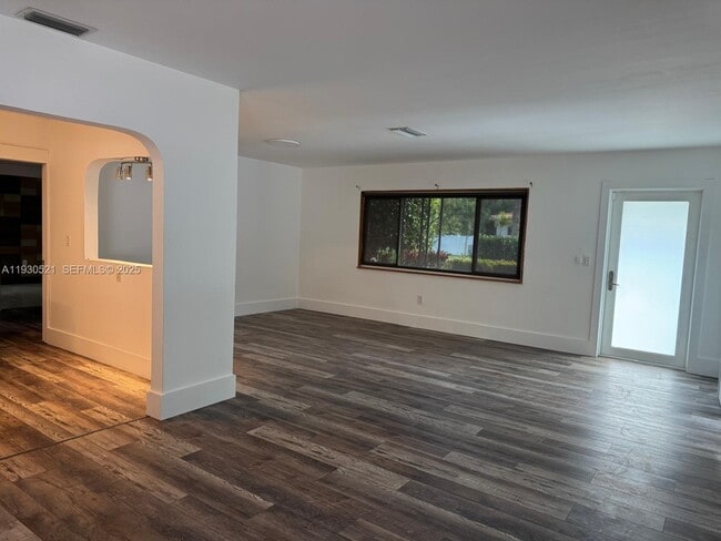 985 NE 115th St in Biscayne Park, FL - Building Photo - Building Photo