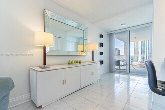 121 Golden Isles Dr in Hallandale Beach, FL - Building Photo - Building Photo