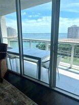 495 Brickell Ave in Miami, FL - Building Photo