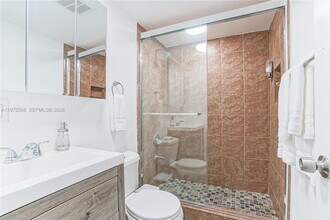 168 NW 32nd St in Miami, FL - Foto de edificio - Building Photo