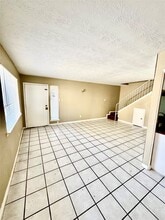 5668 Birchmont Dr in Houston, TX - Building Photo - Building Photo