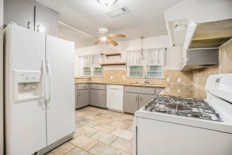 1526 15th Ave N in Texas City, TX - Building Photo - Building Photo