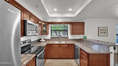 8300 East Vía de Ventura in Scottsdale, AZ - Building Photo - Building Photo