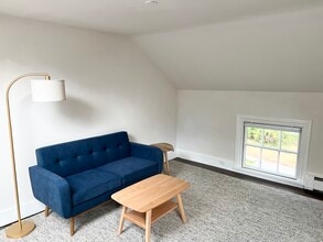 132 Congress St, Unit 1 Bedroom Upstairs Apt. in Belfast, ME - Building Photo - Building Photo