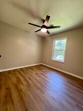 1402 Hicks Rd in Jefferson City, TN - Foto de edificio - Building Photo