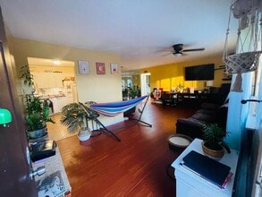 730 Cricket Ln in Woodbridge, NJ - Building Photo - Building Photo