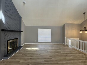 9206 Greenway Ln in Lenexa, KS - Building Photo - Building Photo