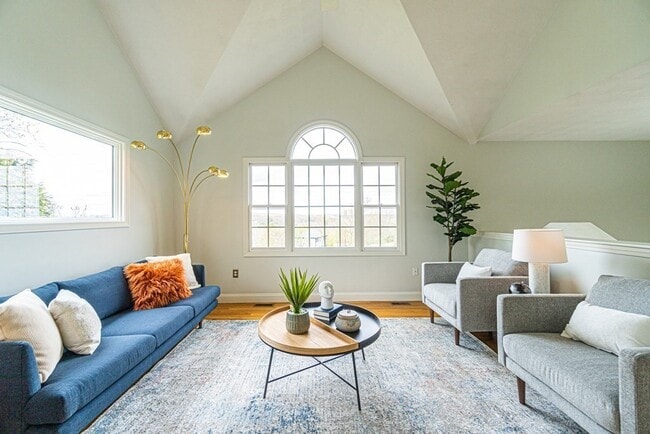 32 Waltham St in Woburn, MA - Building Photo - Building Photo