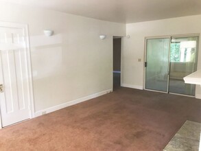 1343 Mill St in Eugene, OR - Foto de edificio - Building Photo