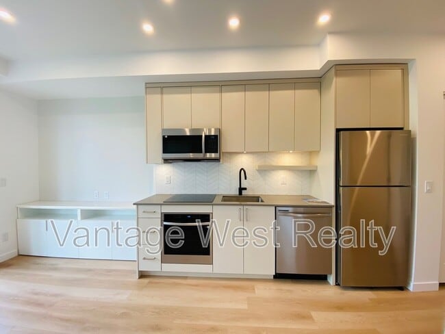 1274-1274 Devonshire Ave in Kelowna, BC - Building Photo - Building Photo