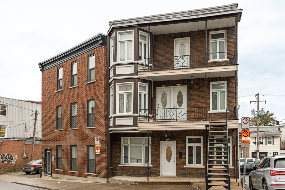 335 Saint-Ambroise Rue in Québec, QC - Building Photo