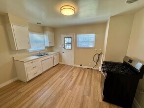 6054 Linden Ave in Long Beach, CA - Building Photo - Building Photo