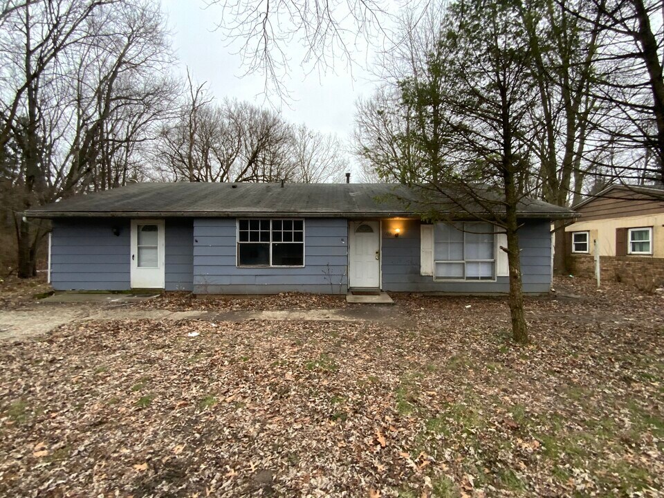 900 Shasta Dr in Danville, IL - Building Photo
