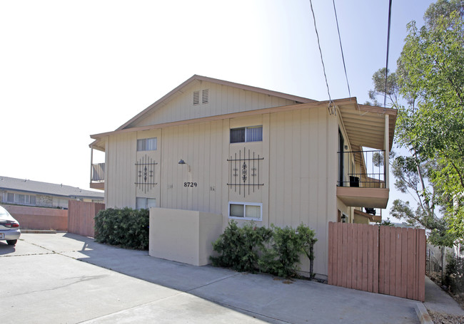 8729 Mellmanor Dr in La Mesa, CA - Building Photo - Building Photo