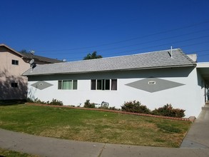 1815 W Crestwood Ln in Anaheim, CA - Foto de edificio - Other