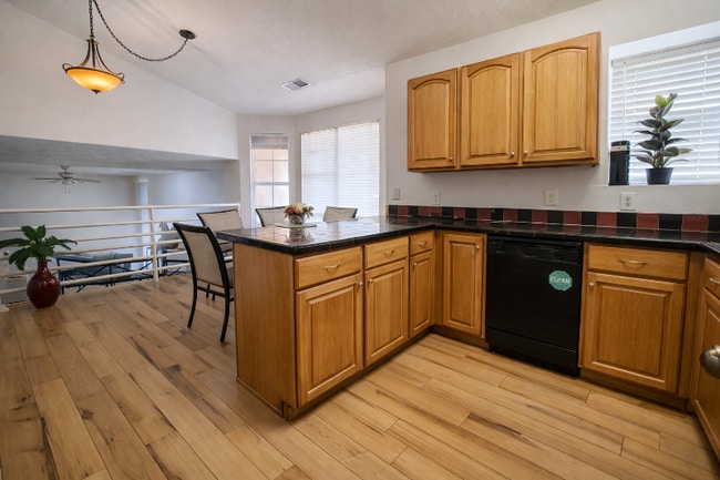 991 N 2100 W in Saint George, UT - Foto de edificio - Building Photo