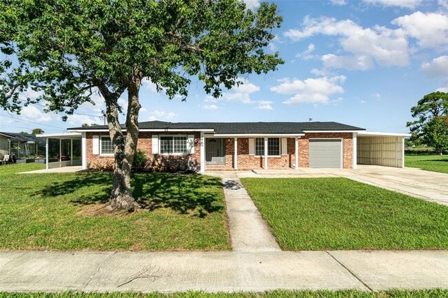 1216 W Wellington Dr in Deltona, FL - Building Photo - Building Photo