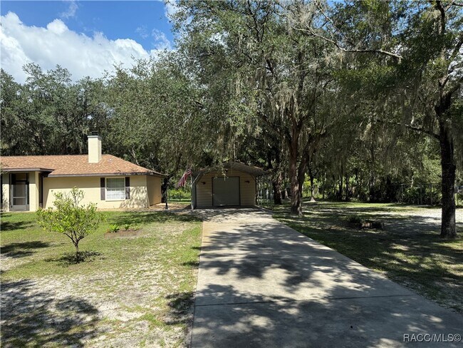 14131 SE 86th Terrace in Inglis, FL - Building Photo - Building Photo