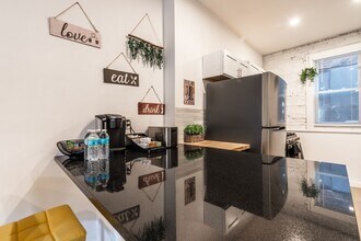 2205 Carey Wy in Pittsburgh, PA - Building Photo - Building Photo