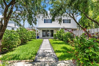 2936 SW 23rd Ter in Miami, FL - Foto de edificio - Building Photo