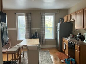 1726 N Pulaski St, Unit #2 in Milwaukee, WI - Building Photo - Building Photo