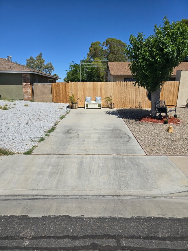 524 S Alvord St in Ridgecrest, CA - Building Photo - Building Photo