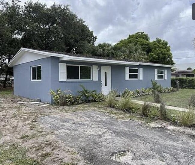 372 NW 4th Ct in Deerfield Beach, FL - Building Photo - Building Photo