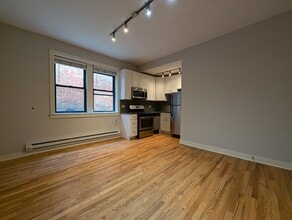 2424 N Kedzie Blvd, Unit 2420-303 in Chicago, IL - Foto de edificio - Building Photo