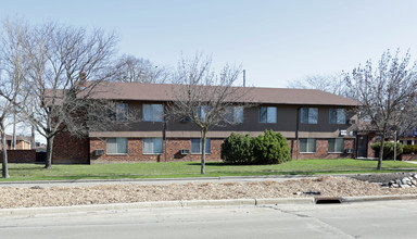 2600 W Highland in Milwaukee, WI - Building Photo - Building Photo