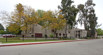 Kings Villages in Pasadena, CA - Building Photo - Building Photo