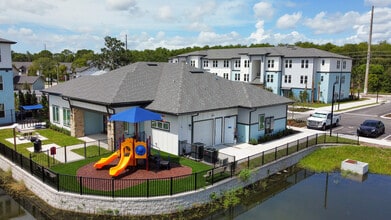 Pinnacle at Wesleyan in Kissimmee, FL - Foto de edificio - Building Photo