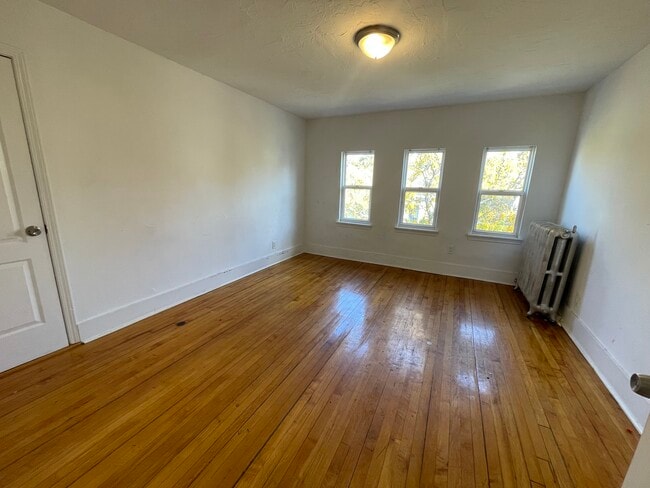 91 Devon St, Unit 3 in Boston, MA - Foto de edificio - Building Photo