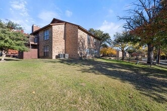 406 E Denton Dr in Euless, TX - Building Photo - Building Photo
