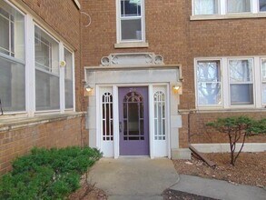 253 Wilcox St, Unit 209 in Joliet, IL - Foto de edificio - Building Photo