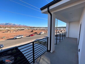 882 E Desert Cactus Dr in Washington, UT - Building Photo - Building Photo