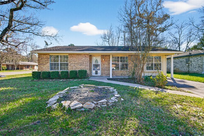 210 N Shirley Ln in Willis, TX - Building Photo - Building Photo