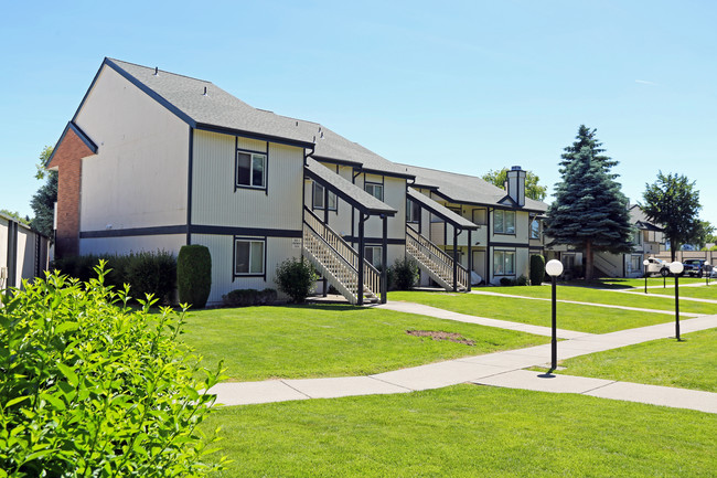 Cedar Chateau Estates in Spokane, WA - Building Photo - Building Photo