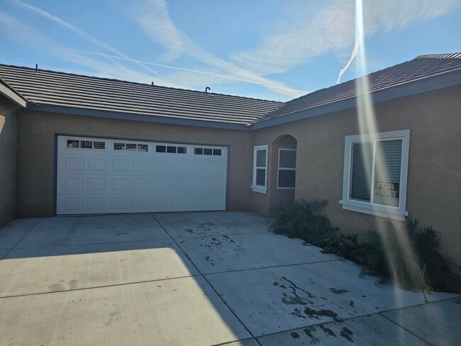8607 Grandy St, Unit B in Bakersfield, CA - Foto de edificio - Building Photo