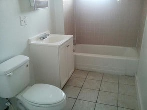 910 W 77th St, Unit 1 in Chicago, IL - Building Photo - Building Photo