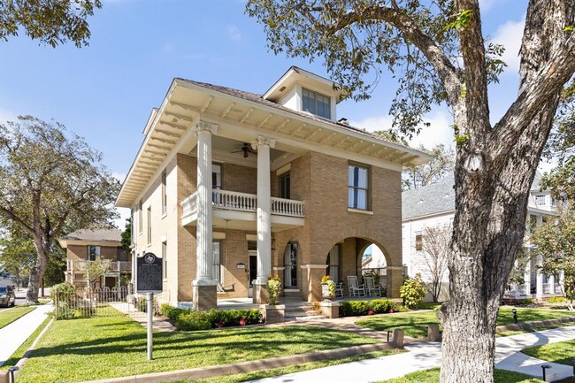 201 Ramona St in Smithville, TX - Building Photo - Building Photo