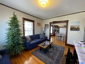 56 Hobson St, Unit 2 in Boston, MA - Foto de edificio - Building Photo