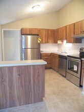 9402 Lonsdale Ct in Tampa, FL - Foto de edificio - Building Photo