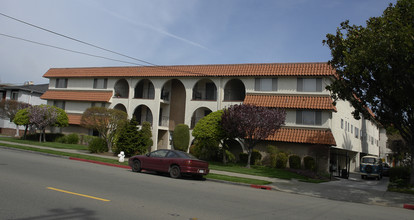 2133 Santa Clara Ave in Alameda, CA - Building Photo - Building Photo