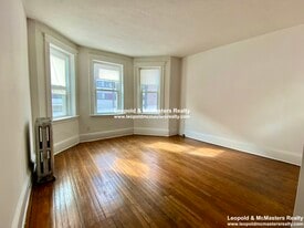 144 Warren St in Boston, MA - Building Photo