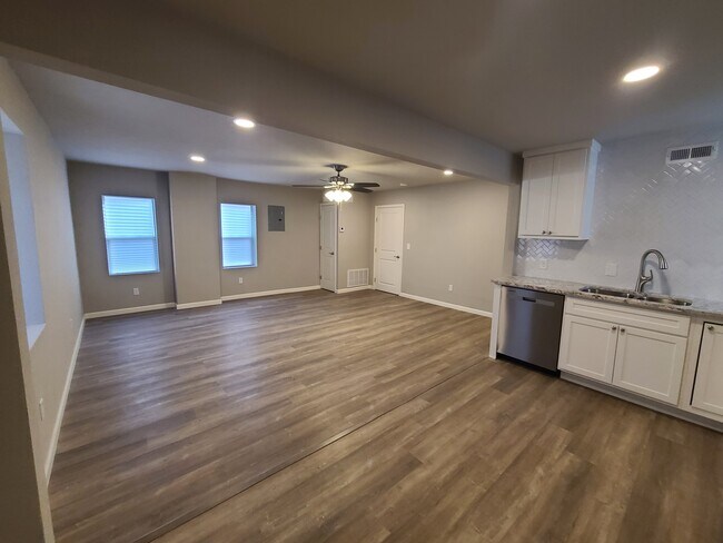 2211 N Classen Blvd, Unit 1 in Oklahoma City, OK - Building Photo - Building Photo