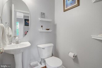 3825 Watkins Mill Dr in Alexandria, VA - Building Photo - Building Photo
