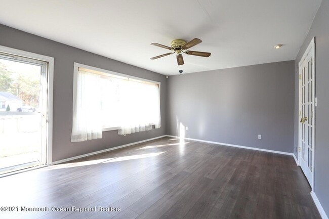 17 Commodore Ct in Barnegat Township, NJ - Building Photo - Building Photo