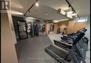 2495 Eglinton Ave W in Mississauga, ON - Building Photo - Building Photo